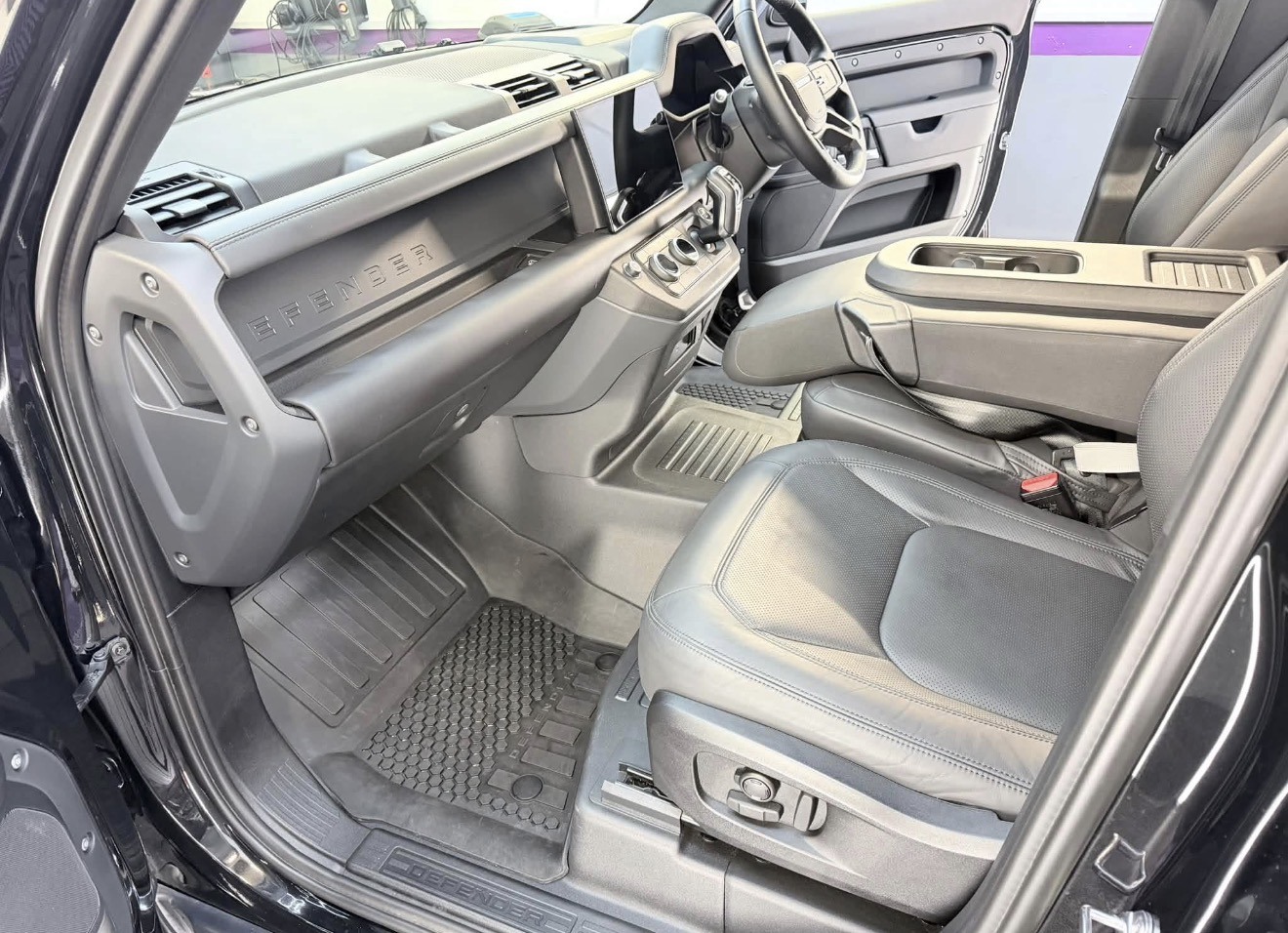 Land Rover Defender – interior